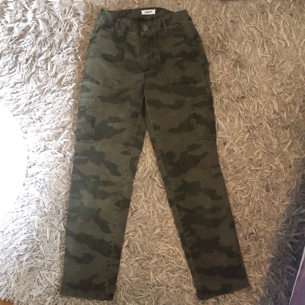 Camouflage jeans